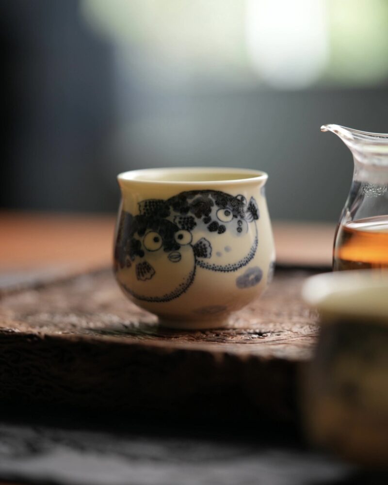 Hand-painted Qinghua Handmade Ceramic Pufferfish 90ml Host Tea Cup3 Hand-painted Qinghua Ceramic Pufferfish 90ml Host Cup