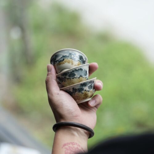 Hand-painted Underglaze Golden Qinghua Ceramic 30-40ml Guest Tea Cup1 Hand-painted Underglaze Golden Qinghua Ceramic 30-40ml Guest Tea Cup