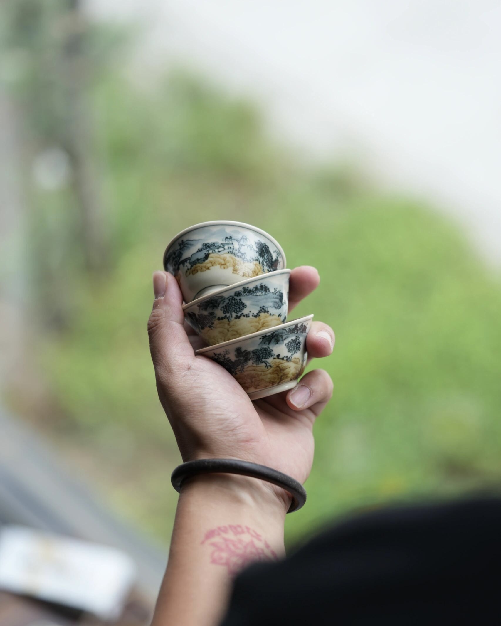 手描き・下絵付け・金彩の青花陶器 30～40ml 客用茶碗 - China Tea Spirit
