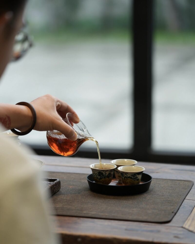 Hand-painted Underglaze Golden Qinghua Ceramic 30-40ml Guest Tea Cup