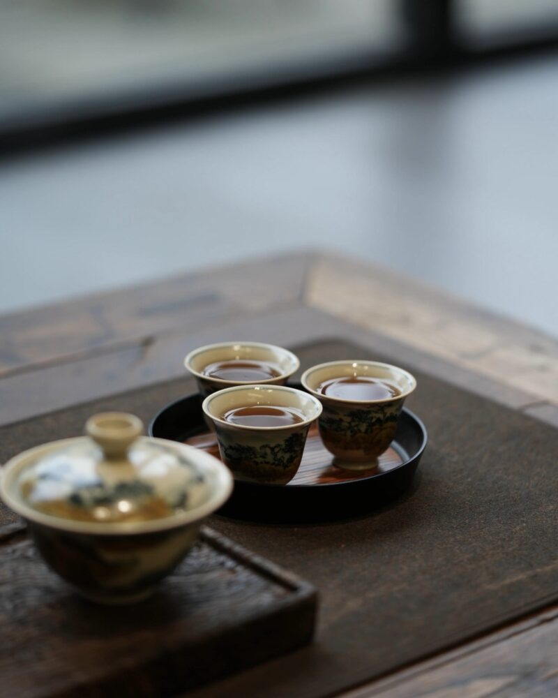 Hand-painted Underglaze Golden Qinghua Ceramic 30-40ml Guest Tea Cup