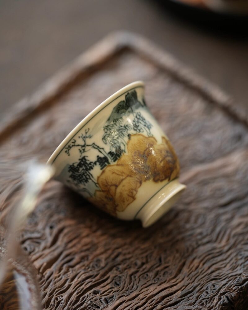 Hand-painted Underglaze Golden Qinghua Ceramic 30-40ml Guest Tea Cup