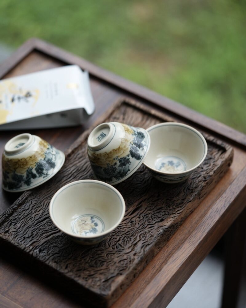 Hand-painted Underglaze Golden Qinghua Ceramic 30-40ml Guest Tea Cup