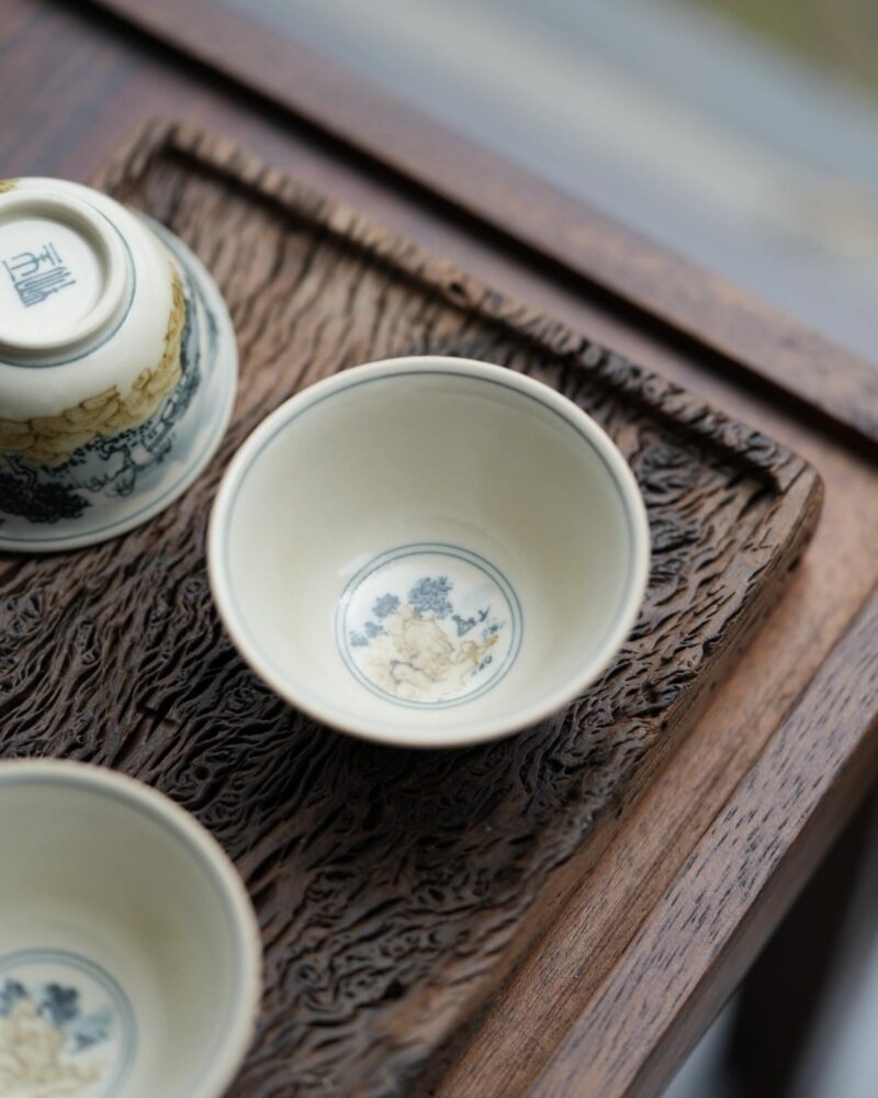 Hand-painted Underglaze Golden Qinghua Ceramic 30-40ml Guest Tea Cup