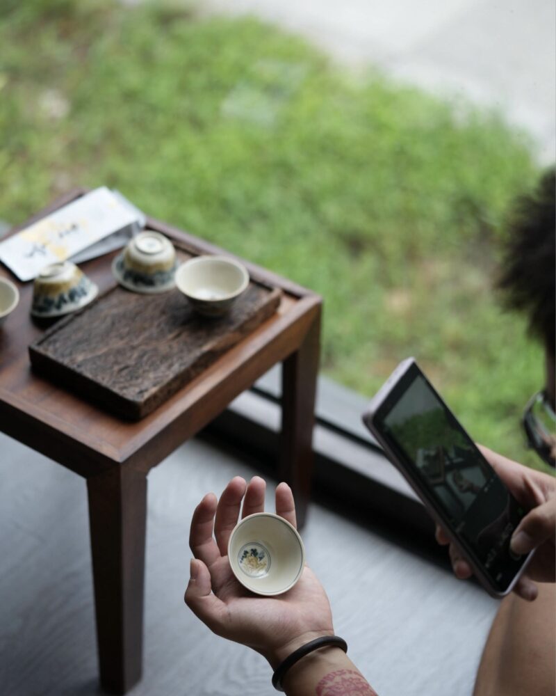 Hand-painted Underglaze Golden Qinghua Ceramic 30-40ml Guest Tea Cup