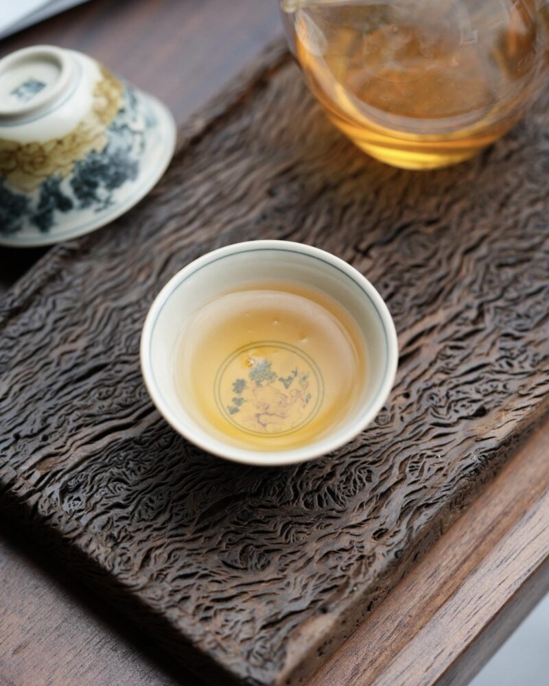 Hand-painted Underglaze Golden Qinghua Ceramic 30-40ml Guest Tea Cup