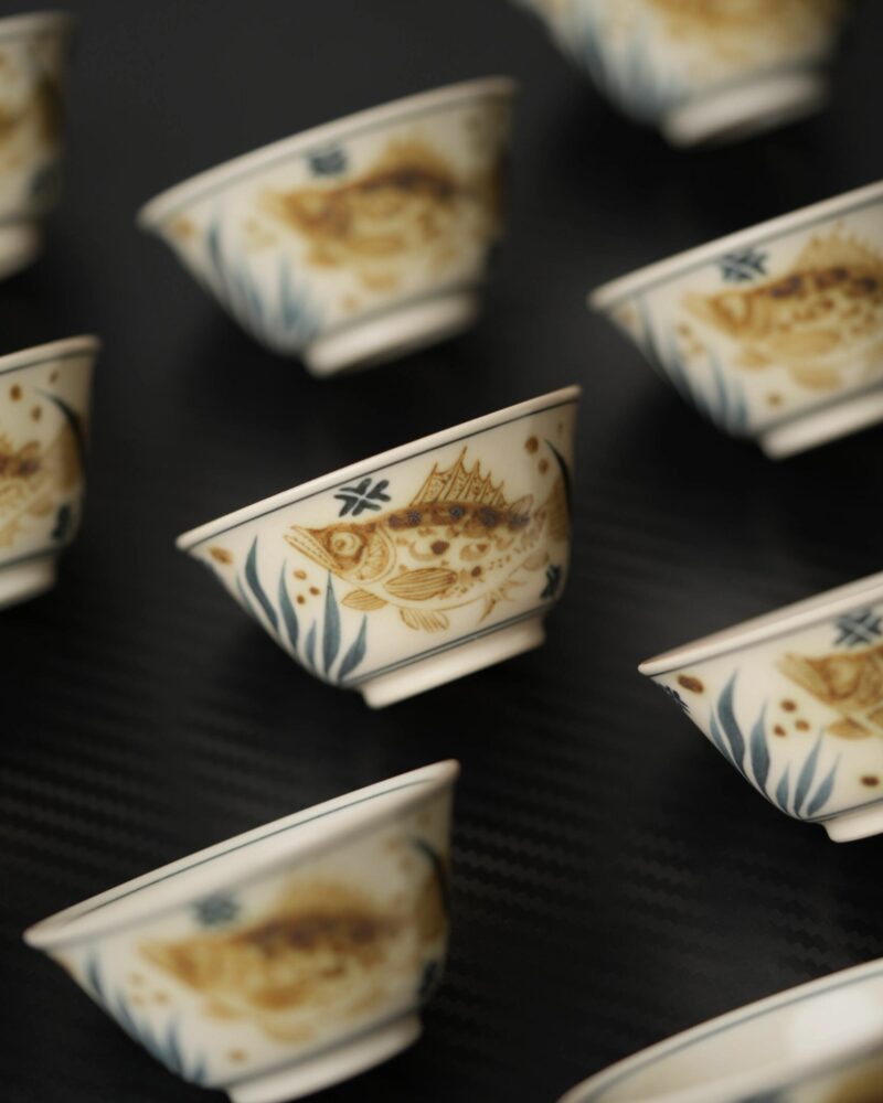 Hand-painted Underglaze Golden Qinghua Ceramic 30-40ml Guest Tea Cup