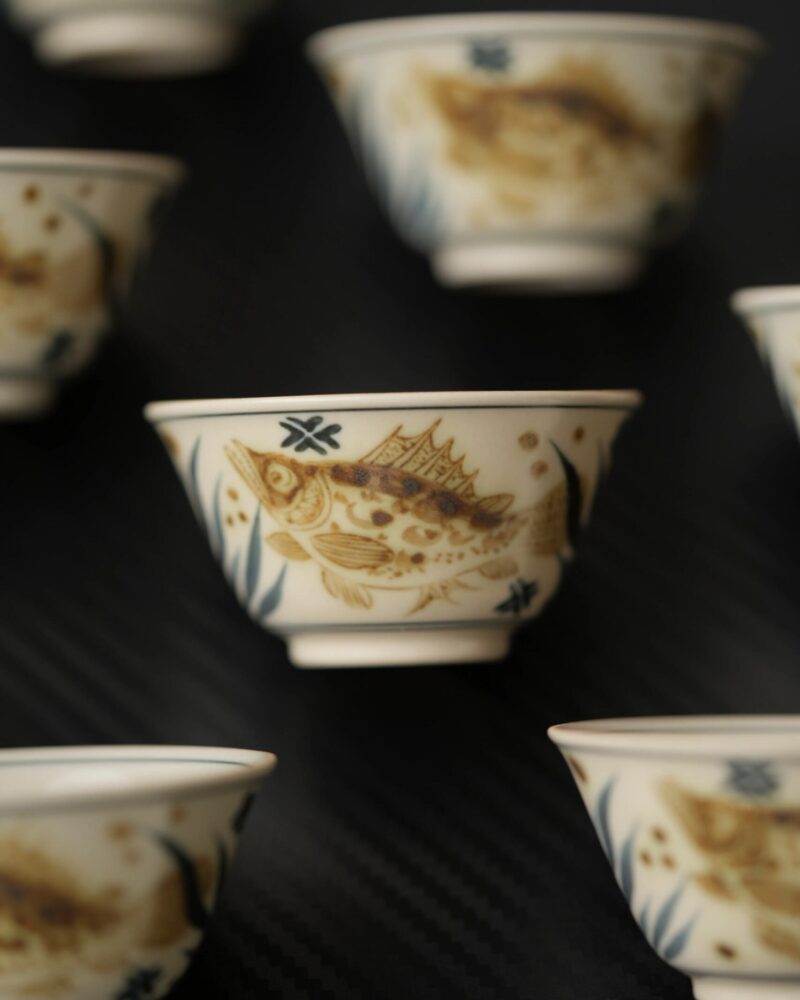 Hand-painted Underglaze Golden Qinghua Ceramic 30-40ml Guest Tea Cup