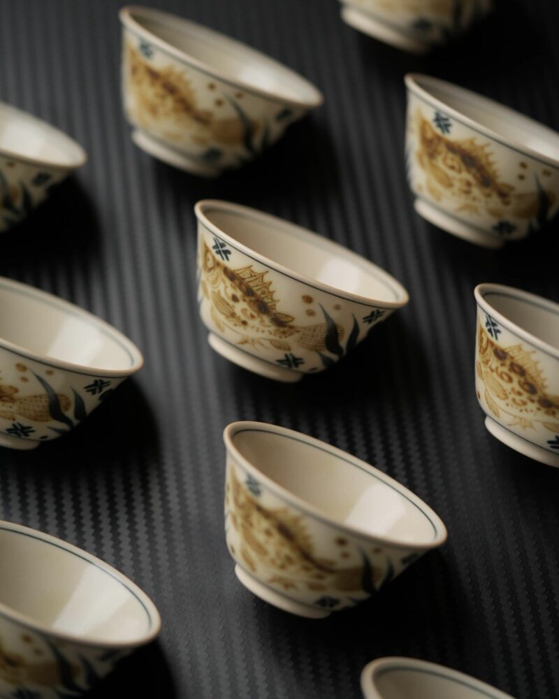 Hand-painted Underglaze Golden Qinghua Ceramic 30-40ml Guest Tea Cup
