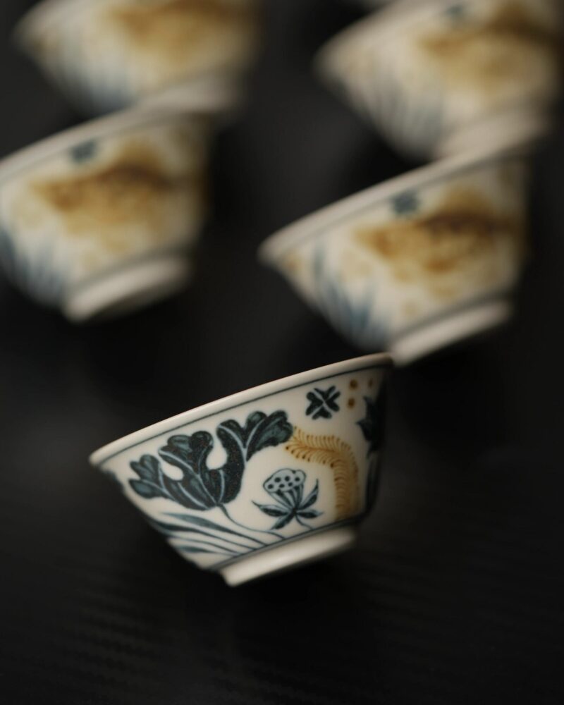 Hand-painted Underglaze Golden Qinghua Ceramic 30-40ml Guest Tea Cup