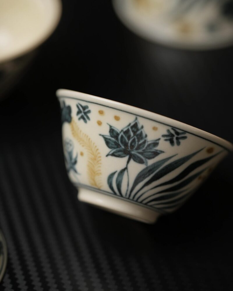 Hand-painted Underglaze Golden Qinghua Ceramic 30-40ml Guest Tea Cup