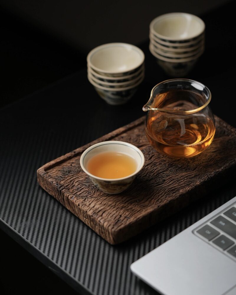 Hand-painted Underglaze Golden Qinghua Ceramic 30-40ml Guest Tea Cup