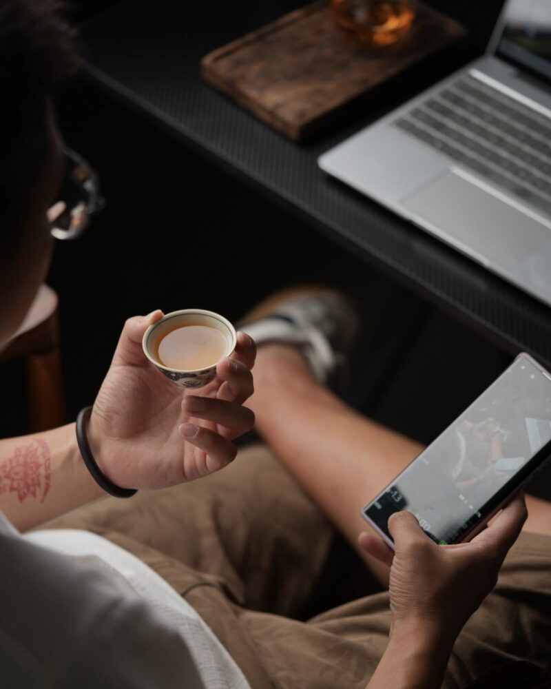 Hand-painted Underglaze Golden Qinghua Ceramic 30-40ml Guest Tea Cup