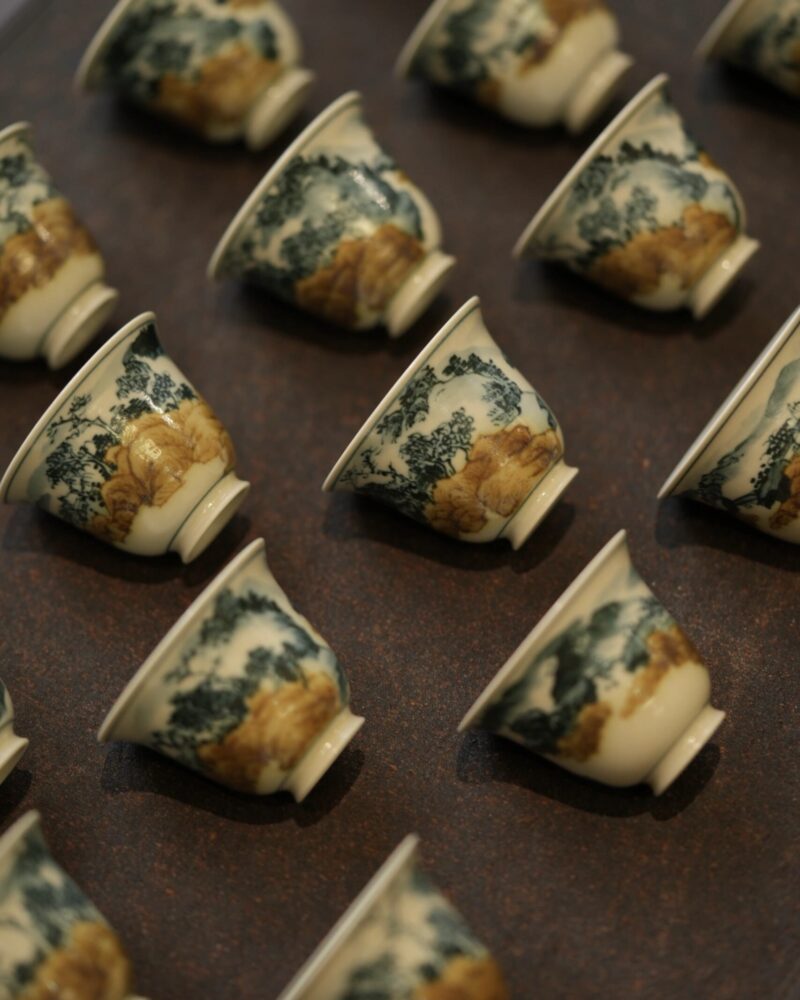 Hand-painted Underglaze Golden Qinghua Ceramic 30-40ml Guest Tea Cup