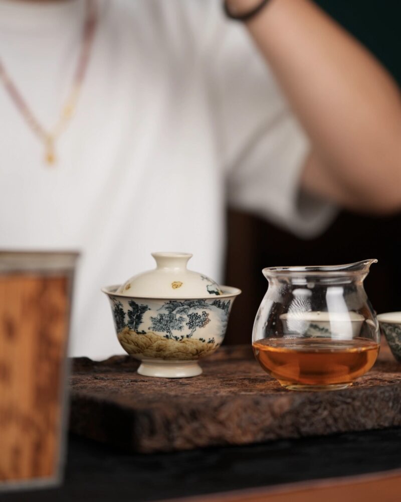 Hand-painted Underglaze Golden Qinghua Ceramic Landscape 150ml Gaiwan3 Hand-painted Underglaze Golden Qinghua Ceramic Landscape 150ml Gaiwan