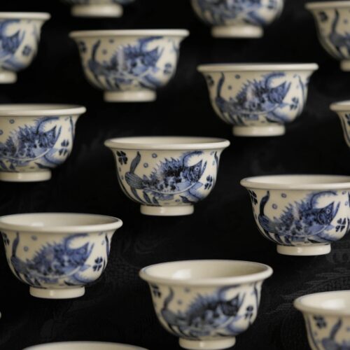 Hand-painted Qinghua Ceramic Fish & Algae 50ml Host Cup Tea Cup1 Hand-painted Qinghua Ceramic Fish & Algae 50ml Host Cup Tea Cup