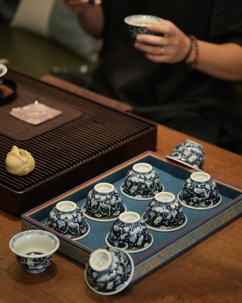 Hand-painted Qinghua Wood-kiln Fired Ceramic Lotus and Crane 80ml Host Tea Cup3 Hand-painted Qinghua Wood-kiln Fired Ceramic Lotus and Crane 80ml Host Cup