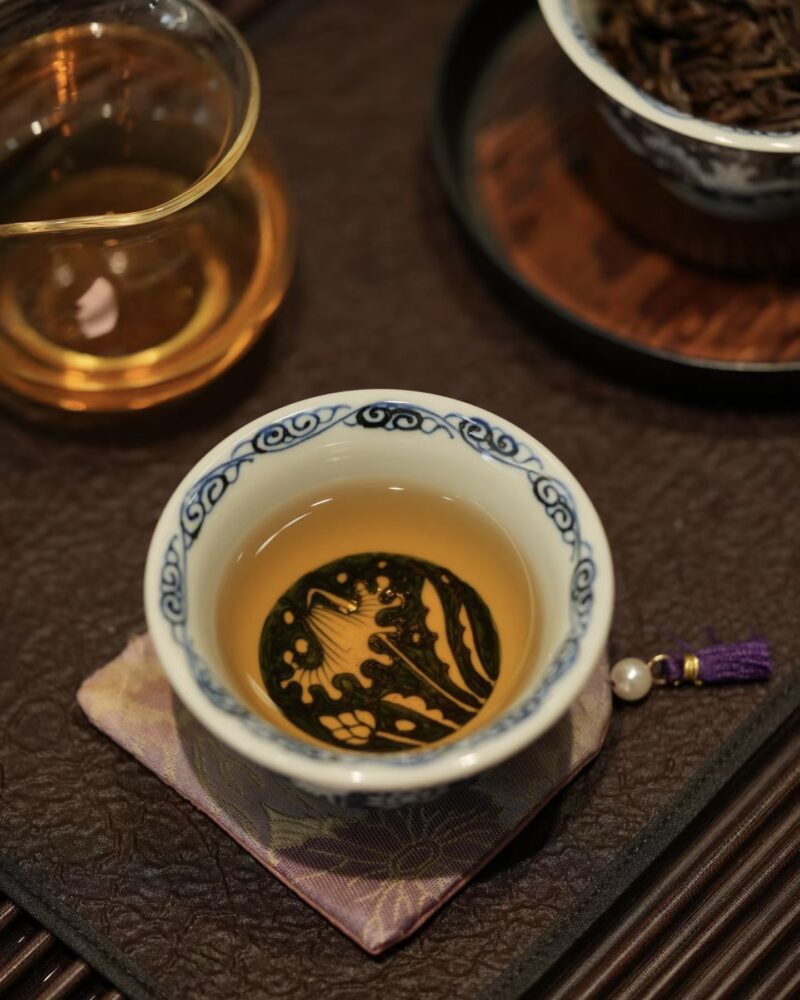 Hand-painted Qinghua Wood-kiln Fired Ceramic Lotus and Crane 80ml Host Tea Cup6 Hand-painted Qinghua Wood-kiln Fired Ceramic Lotus and Crane 80ml Host Cup