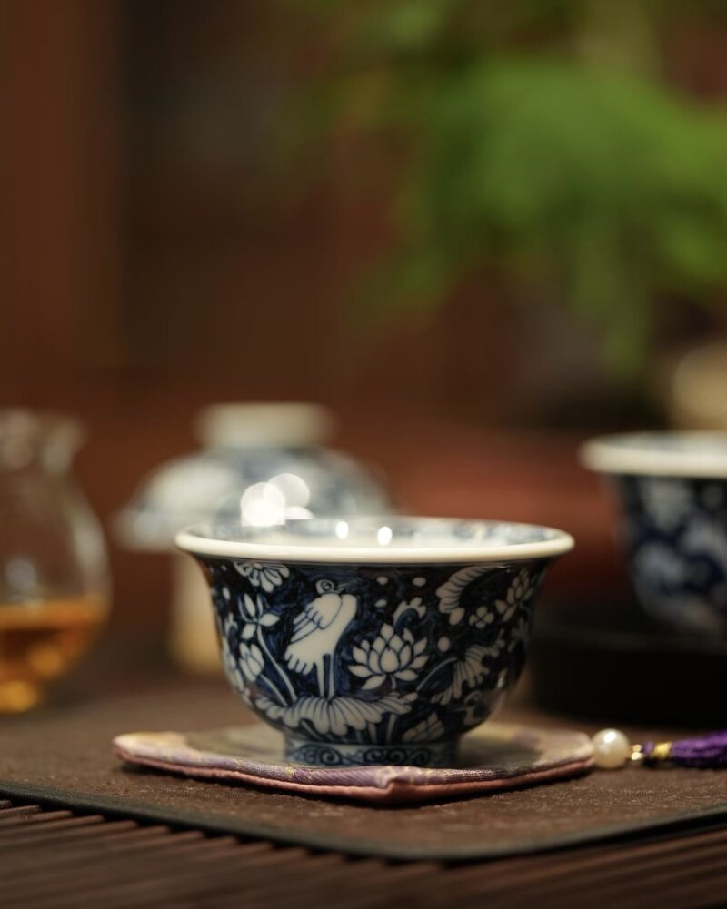 Hand-painted Qinghua Wood-kiln Fired Ceramic Lotus and Crane 80ml Host Tea Cup8 Hand-painted Qinghua Wood-kiln Fired Ceramic Lotus and Crane 80ml Host Cup