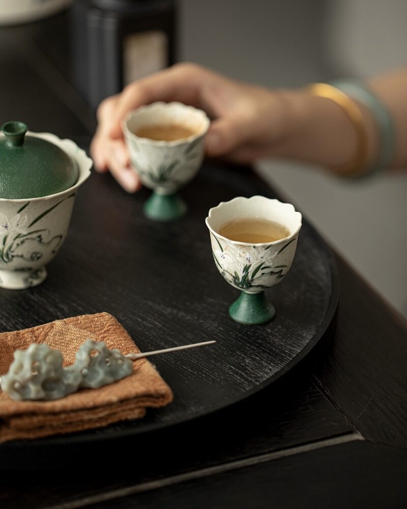 Hand-painted Vintage Style Ceramic Orchid 110ml Gaiwan2 Hand-painted Vintage Style Ceramic Orchid 110ml Gaiwan