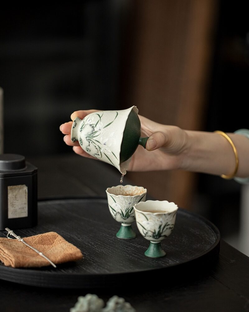 Hand-painted Vintage Style Ceramic Orchid 110ml Gaiwan4 Hand-painted Vintage Style Ceramic Orchid 110ml Gaiwan
