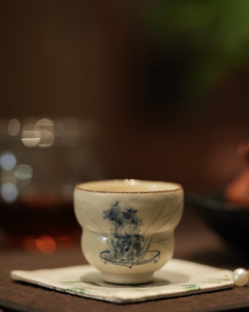 Hand-painted Qinghua Powder Glaze Ceramic Bonsai Gourd 50ml Host Cup