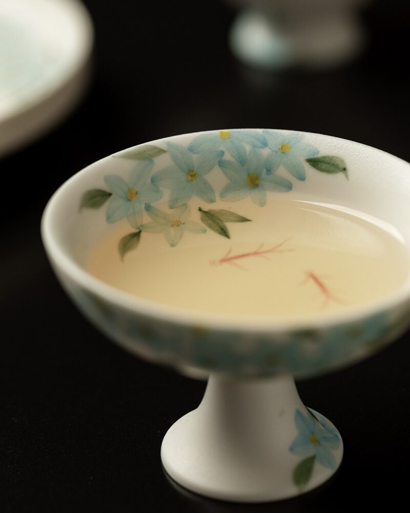 Hand-painted White Porcelain Flower & Swimming Fish 80ml Gaiwan10 Hand-painted White Porcelain Flower & Swimming Fish 130ml Gaiwan Series