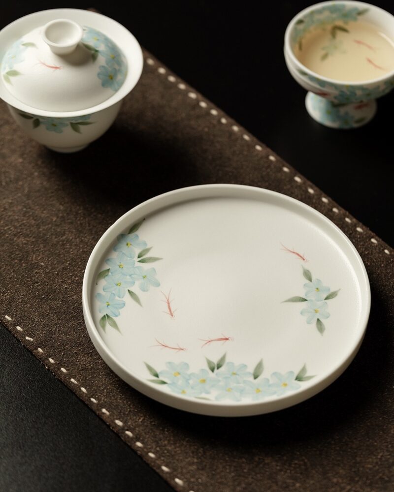 Hand-painted White Porcelain Flower & Swimming Fish 80ml Gaiwan11 Hand-painted White Porcelain Flower & Swimming Fish 130ml Gaiwan Series