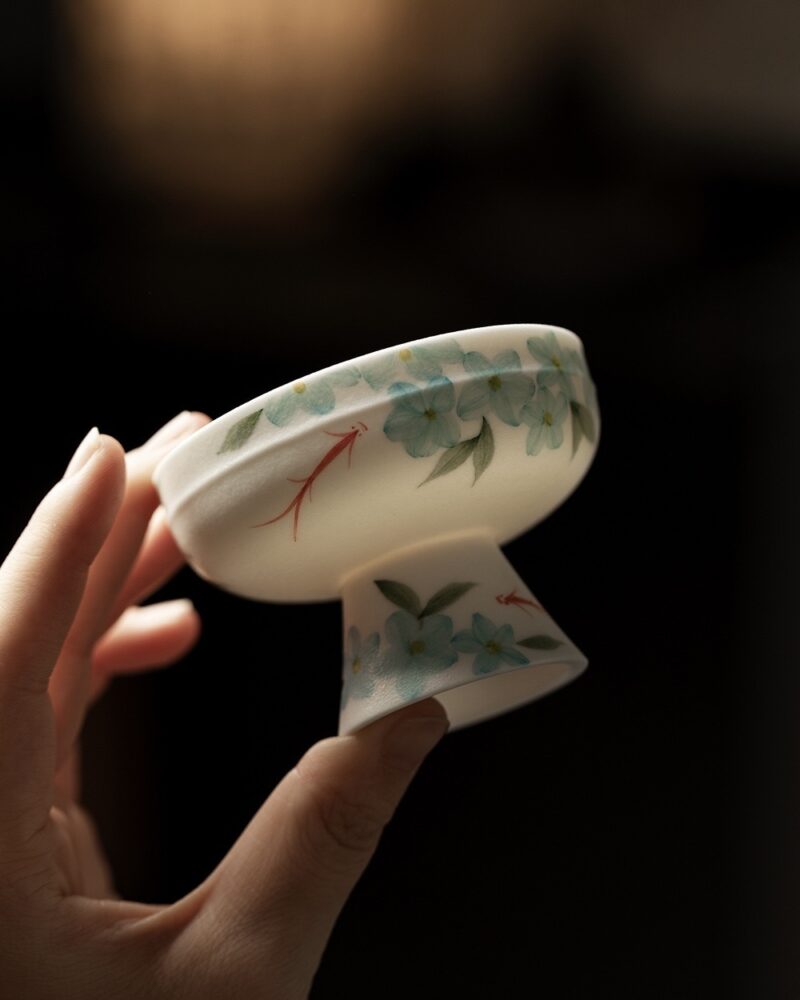 Hand-painted White Porcelain Flower & Swimming Fish 80ml Gaiwan4 Hand-painted White Porcelain Flower & Swimming Fish 130ml Gaiwan Series