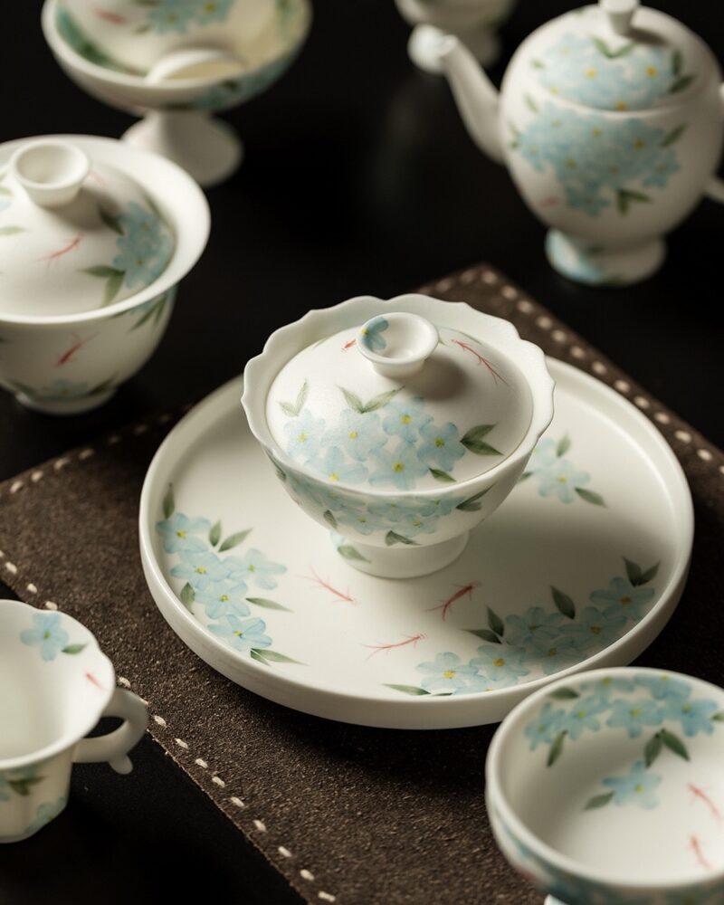 Hand-painted White Porcelain Flower & Swimming Fish 80ml Gaiwan5 Hand-painted White Porcelain Flower & Swimming Fish 130ml Gaiwan Series