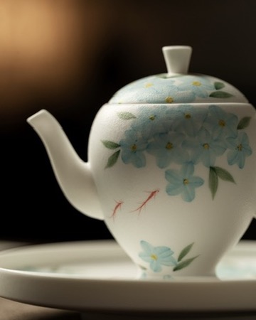 Hand-painted White Porcelain Flower & Swimming Fish 80ml Gaiwan9 Hand-painted White Porcelain Flower & Swimming Fish 130ml Gaiwan Series