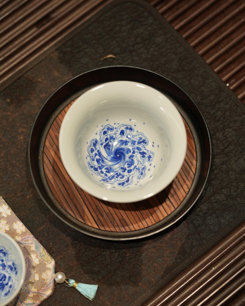 Hand-painted Qinghua Ceramic Carp Sailing 100ml Gaiwan13 Hand-painted Qinghua Ceramic Carp Sailing 100ml Gaiwan