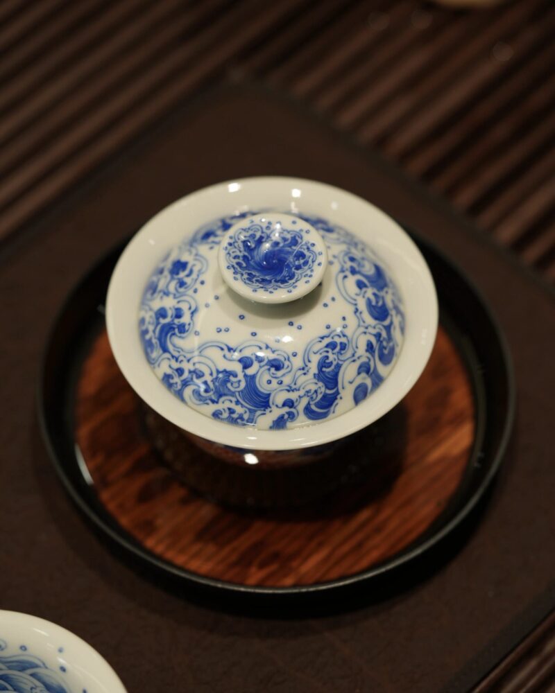 Hand-painted Qinghua Ceramic Carp Sailing 100ml Gaiwan5 Hand-painted Qinghua Ceramic Carp Sailing 100ml Gaiwan