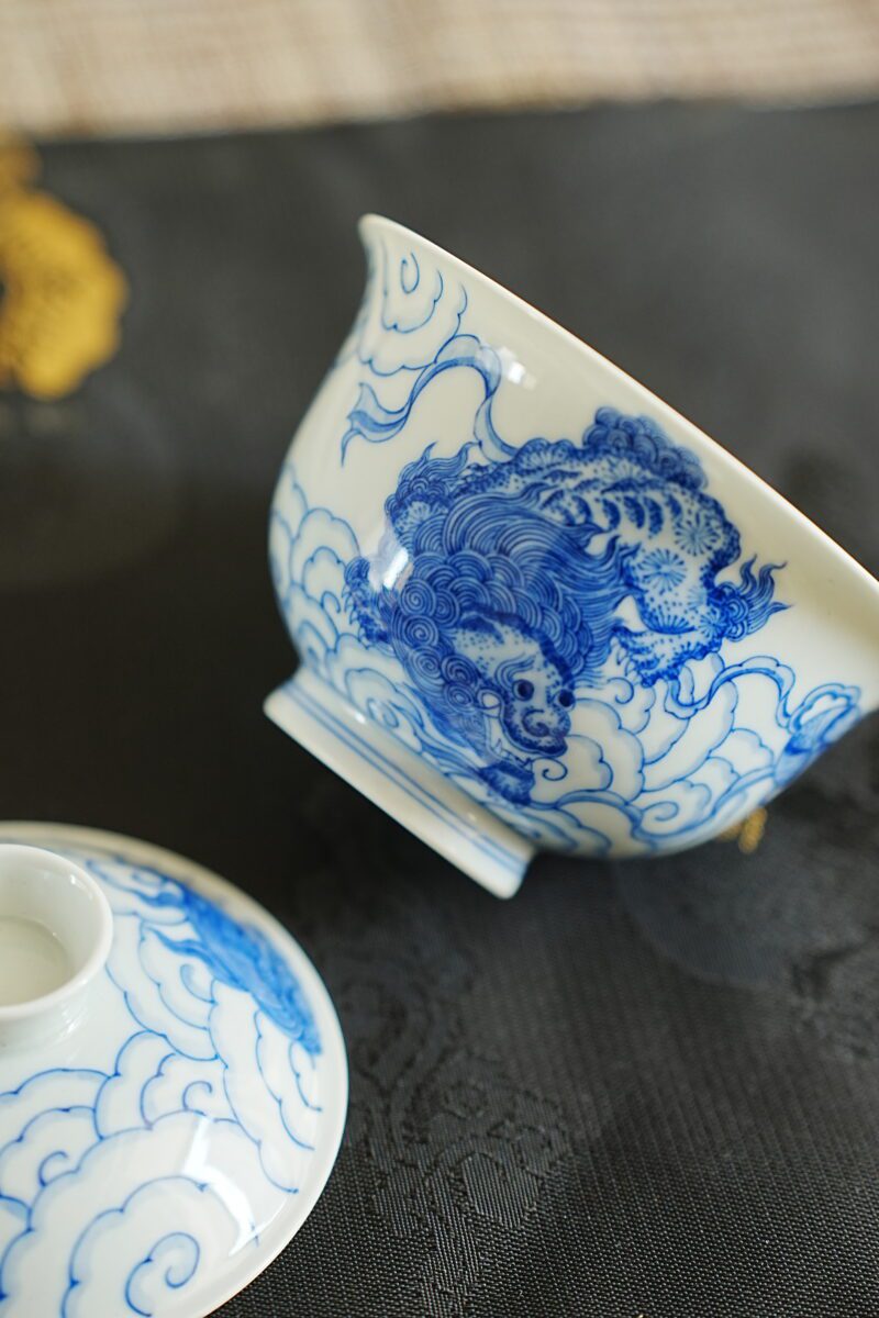 Hand-painted Qinghua Ceramic Lion 140ml Gaiwan