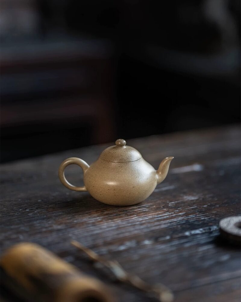 Half Handmade Qing Duanni With Hong Ni Particles Pear Shape 150ml Yixing Teapot