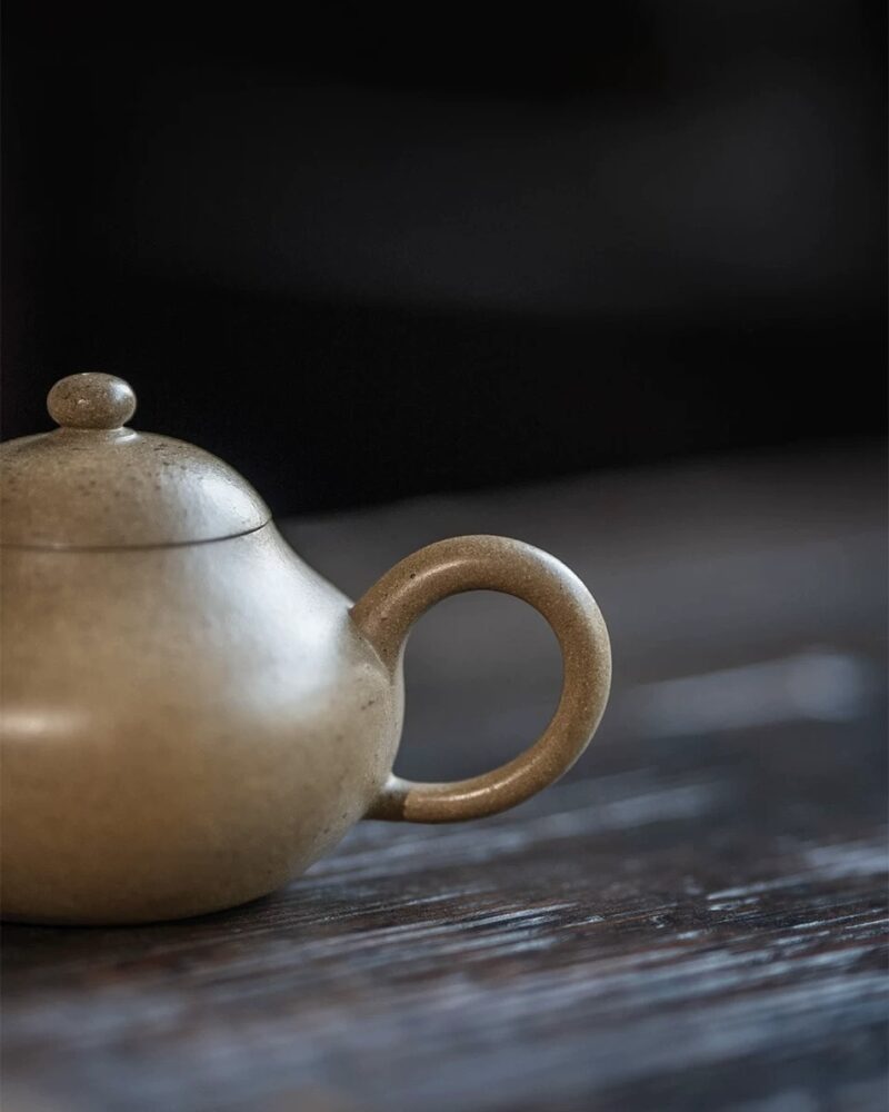 Half Handmade Qing Duanni With Hong Ni Particles Pear Shape 150ml Yixing Teapot