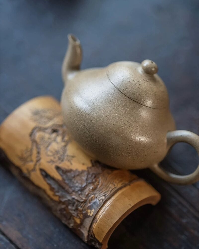 Half Handmade Qing Duanni With Hong Ni Particles Pear Shape 150ml Yixing Teapot