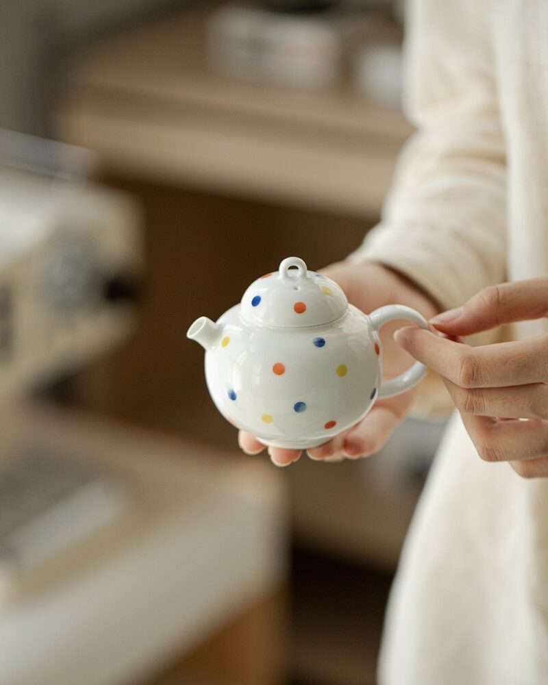 Hand-painted White Porcelain Polka Dot 160ml Chinese Teapot (1) Hand-painted White Porcelain Polka Dot 160ml Chinese Teapot