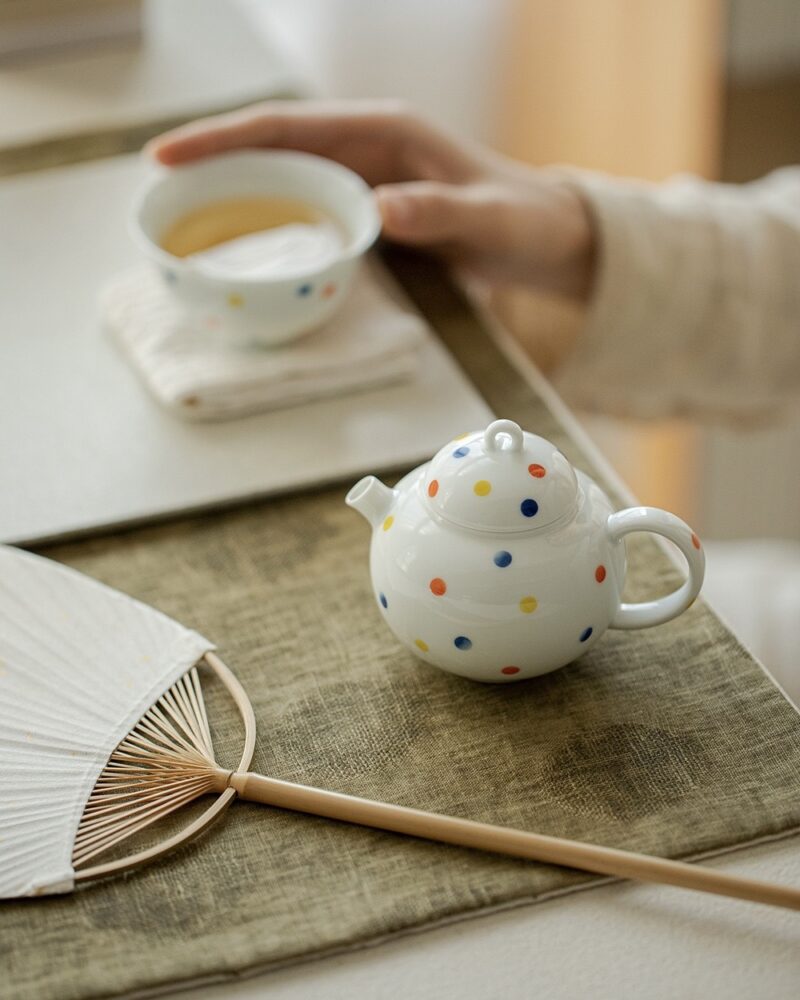 Hand-painted White Porcelain Polka Dot 160ml Chinese Teapot (4) Hand-painted White Porcelain Polka Dot 160ml Chinese Teapot