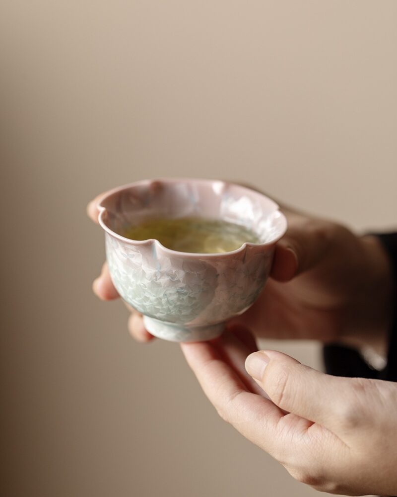 Handmade Flower Rim Gradient Glaze Ceramic Crystal 100ml Host Tea Cup