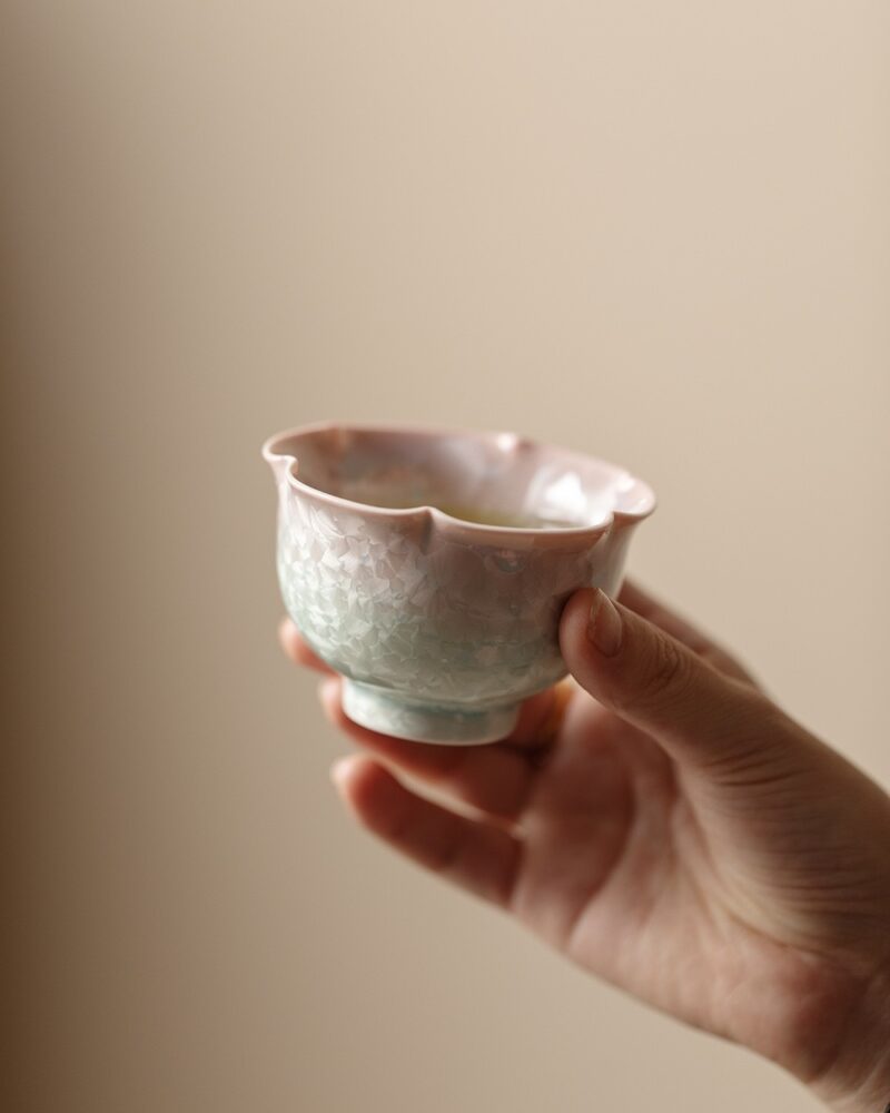 Handmade Flower Rim Gradient Glaze Ceramic Crystal 100ml Host Tea Cup