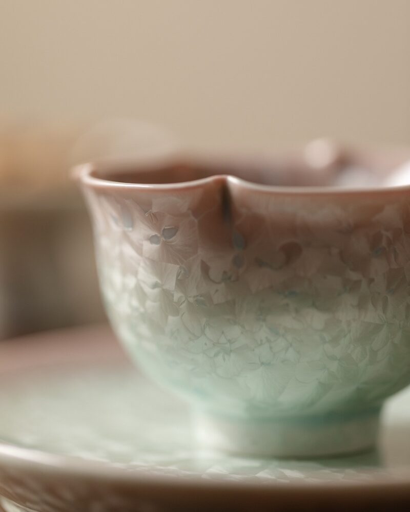 Handmade Flower Rim Gradient Glaze Ceramic Crystal 100ml Host Tea Cup