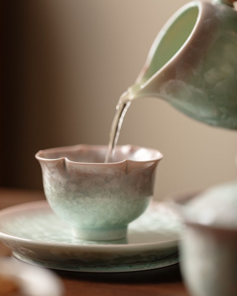 Handmade Flower Rim Gradient Glaze Ceramic Crystal 100ml Host Tea Cup