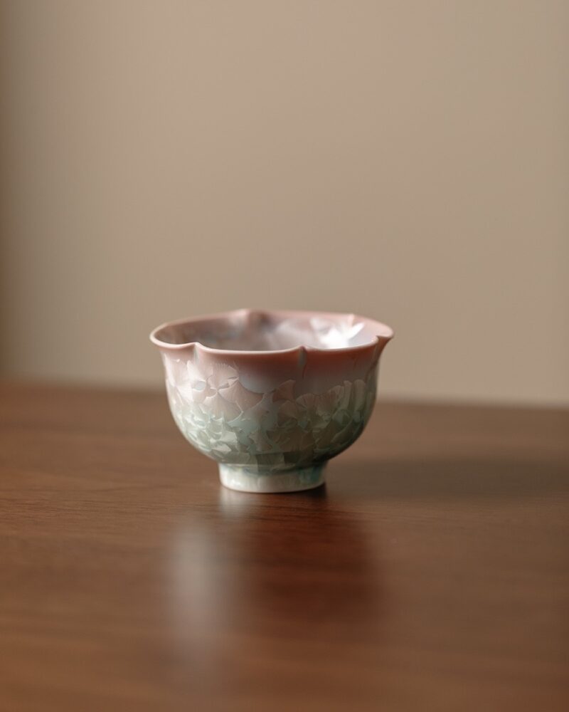 Handmade Flower Rim Gradient Glaze Ceramic Crystal 100ml Host Tea Cup