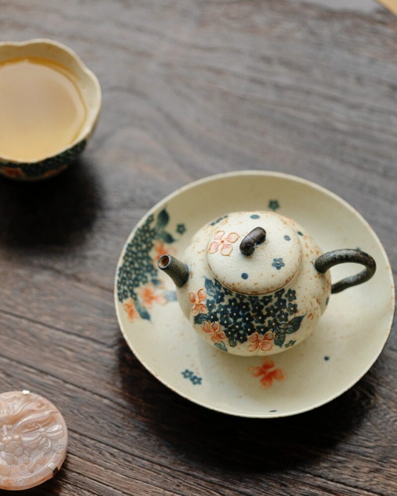 Handmade Hand-painted Vintage Style Ceramic Hydrangea Pumpkin 110ml Chinese Teapot