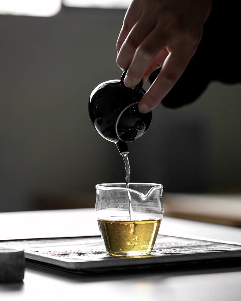 Simple Chic Zen Style Glass Narrow Mouth 140ml Fair Cup Gong Dao Bei