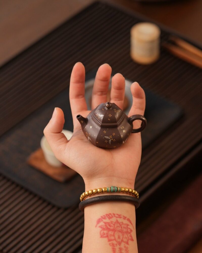 Half-Handmade-Gilt-Painting-Zini-Hexagonal-Rong-Tian-50ml-Yixing-Teapot3 Half Handmade Gilt Painting Zini Hexagonal Rong Tian 50ml Yixing Teapot