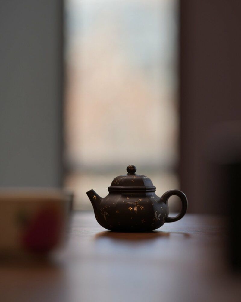 Half-Handmade-Gilt-Painting-Zini-Hexagonal-Rong-Tian-50ml-Yixing-Teapot7 Half Handmade Gilt Painting Zini Hexagonal Rong Tian 50ml Yixing Teapot