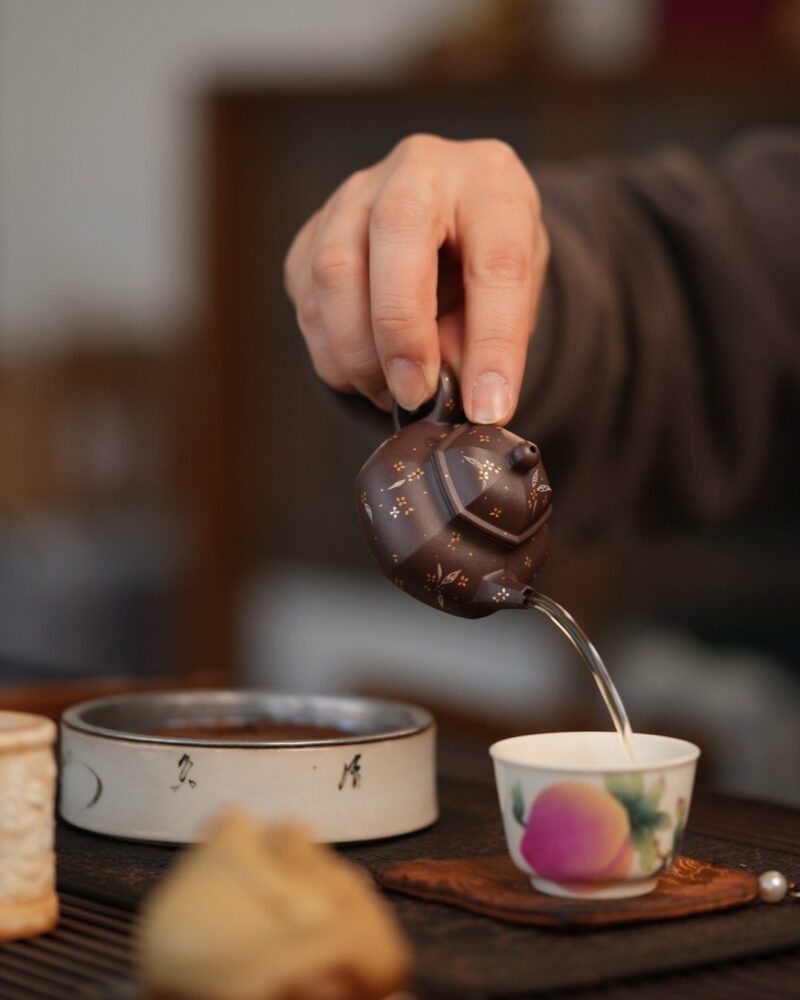 Half-Handmade-Gilt-Painting-Zini-Hexagonal-Rong-Tian-50ml-Yixing-Teapot9 Half Handmade Gilt Painting Zini Hexagonal Rong Tian 50ml Yixing Teapot