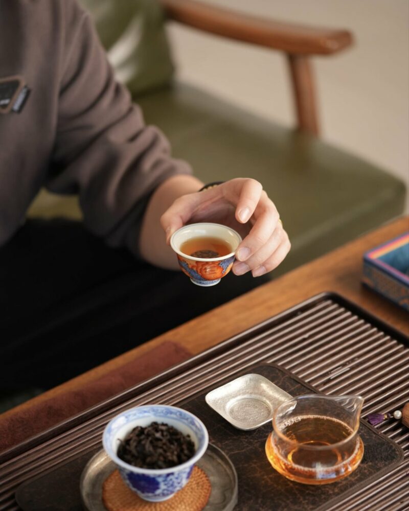 Handmade Hand-painted Qinghua Fan Hong Ceramic Dragon Through Flowers 50ml Host Cup